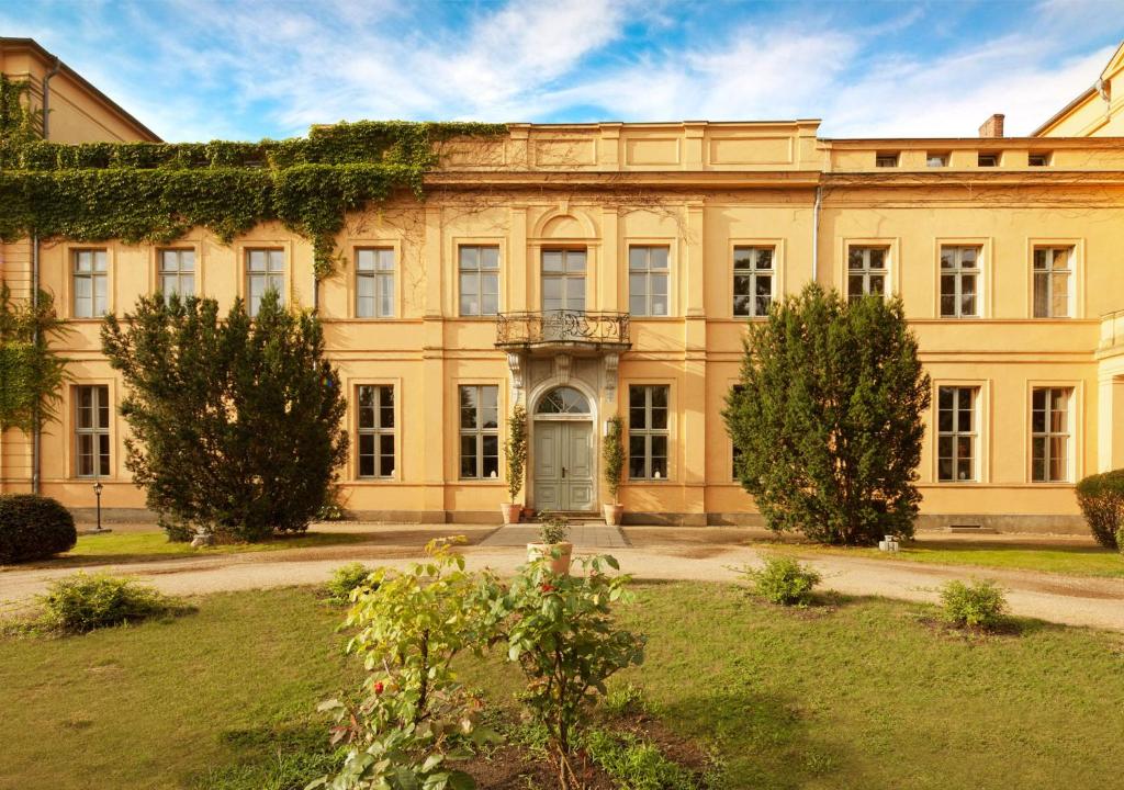 Schlosshotel Ziethen Alte Dorfstraße 33, 16766 Kremmen