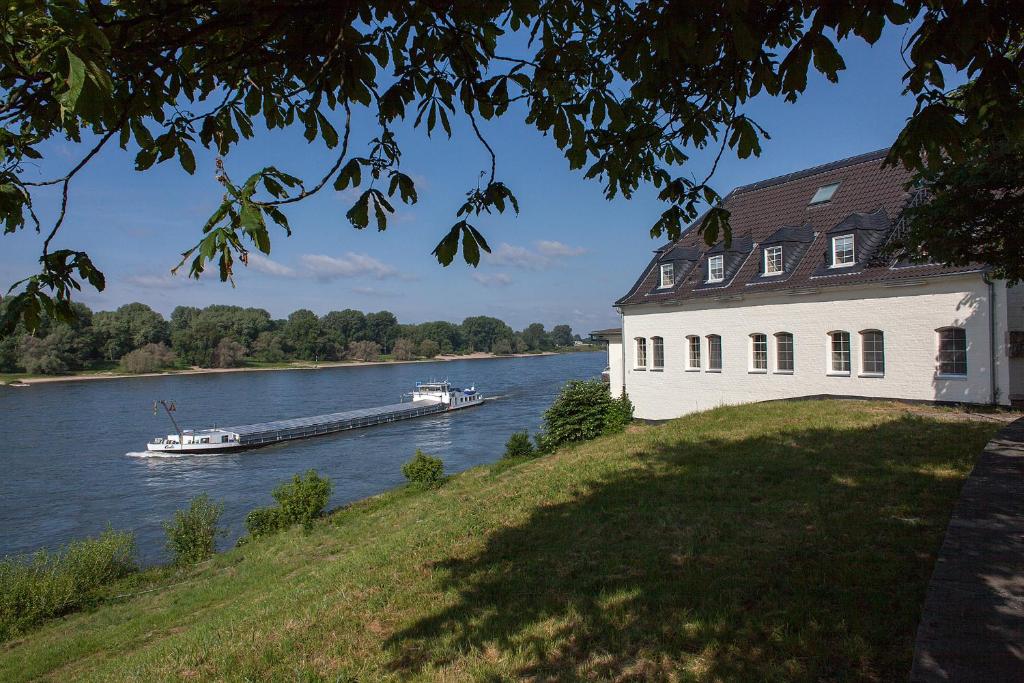Schnellenburg Rotterdamer Str. 120, 40474 Düsseldorf