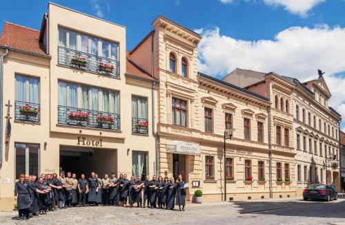 Hôtel Hotel Schwarzer Adler Stendal Kornmarkt 5-7 Stendal