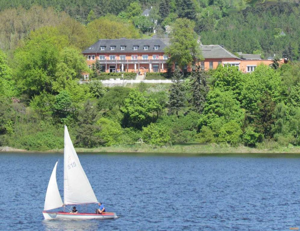 Hôtel Hotel Seeblick Dr.-Karl-Rauch-Str. 21, 07929 Saalburg