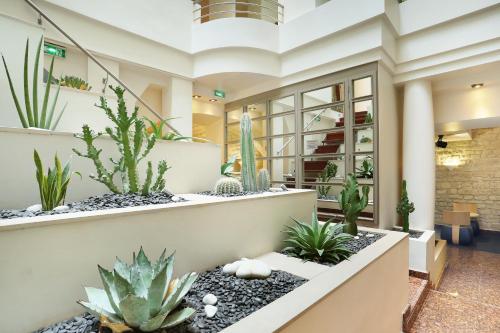 Select Hotel