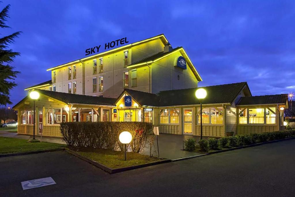 Sky Hotel Goussainville Charles de Gaulle 1 rue Jacques Anquetil, 95190 Goussainville