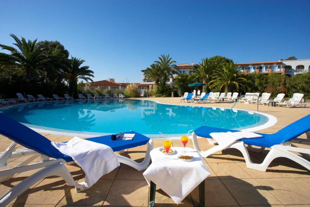 Hôtel SOWELL HOTELS Saint Tropez Les Parcs de Grimaud 83310 Grimaud