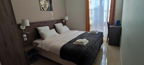 SQUARE HOTEL