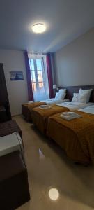 SQUARE HOTEL