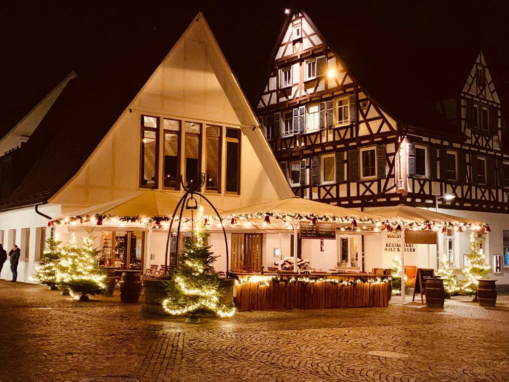 Stadthotel Waldhorn Am Marktplatz 6-8, 73230 Kirchheim unter Teck