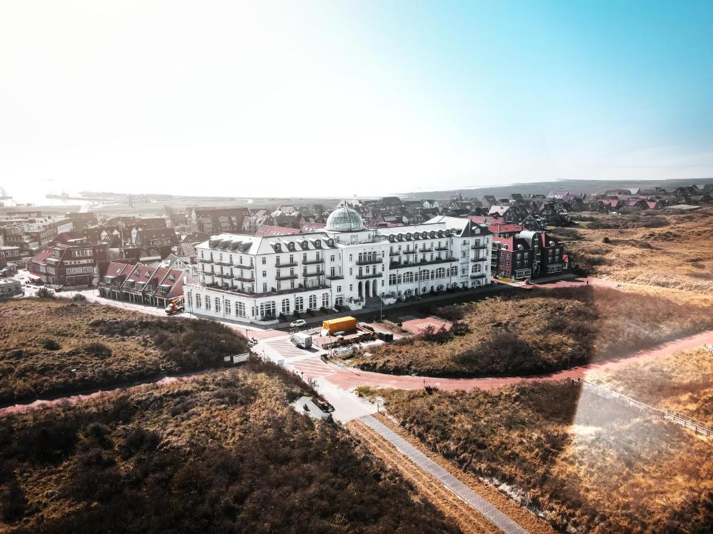 Strandhotel Kurhaus Juist Strandpromenade 1, 26571 Juist