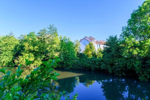 Hôtel Hotel Strasbourg - Montagne Verte & Restaurant Louisiane 14, rue des Corroyeurs Strasbourg