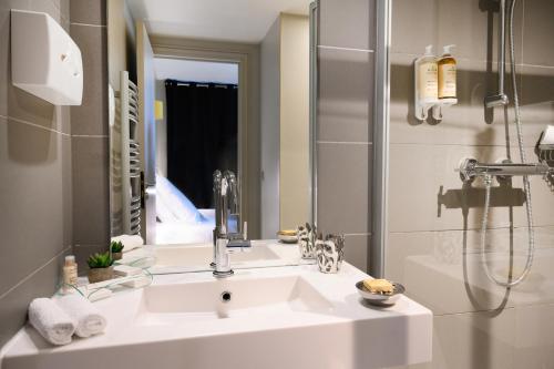 Suites & Hôtel Helzear Champs-Elysées