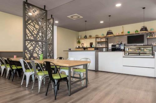 Super 8 by Wyndham Oberhausen am Centro