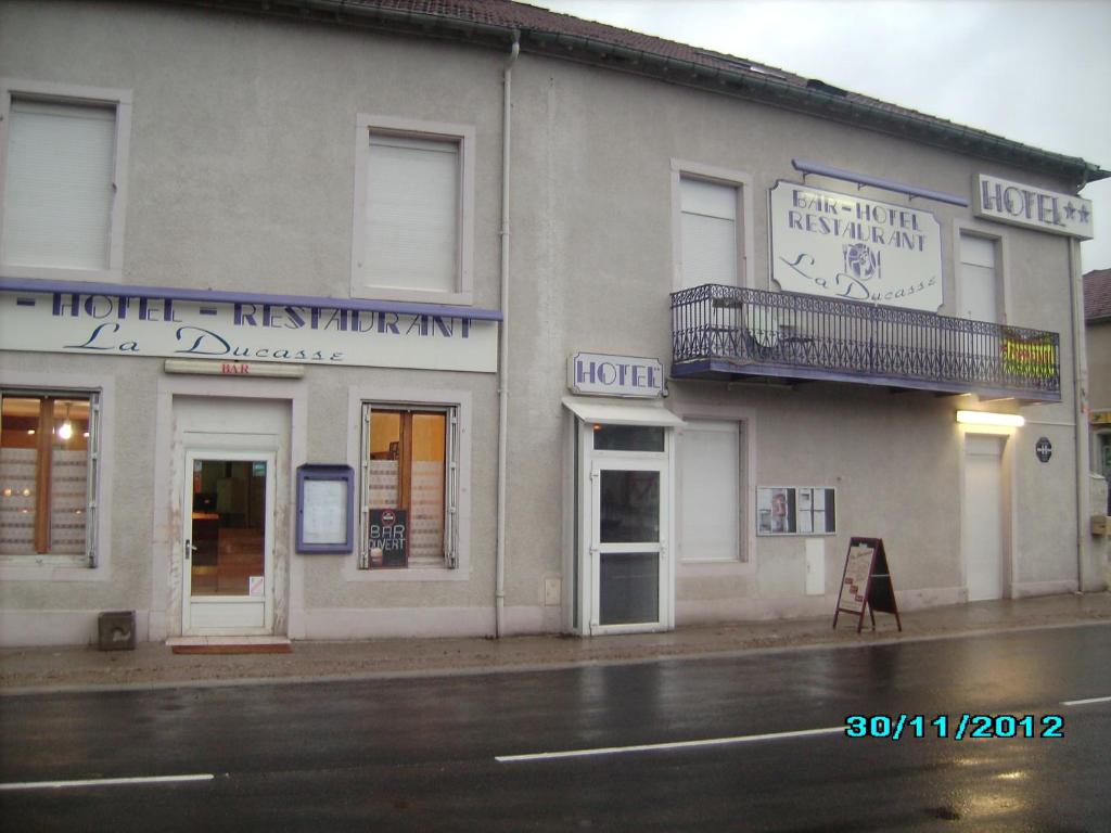 Hôtel Terroir et Tradition A La Ducasse 1, place Jeanne d'Arc 88630 Coussey