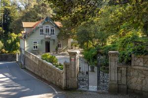 The Grove Houses