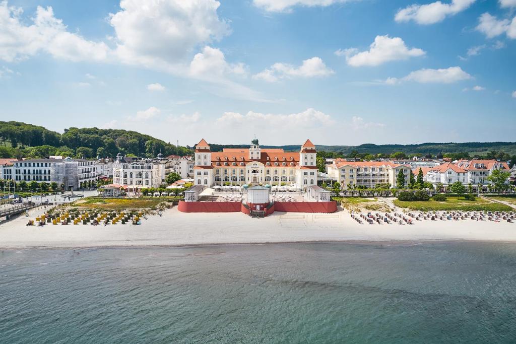 Travel Charme Kurhaus Binz Strandpromenade 27, 18609 Binz