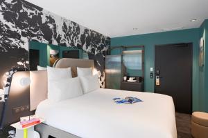 Hôtel Tribe Paris La Defense Esplanade 11 rue de l'Abreuvoir 92400 Courbevoie Île-de-France