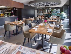 V8 HOTEL Classic Motorworld Region Stuttgart