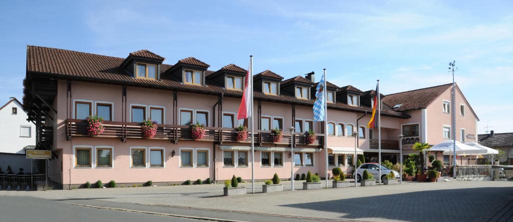 Maison d'hôtes Hotel Vierjahreszeiten Am Sportplatz 6, 96149 Breitengüßbach