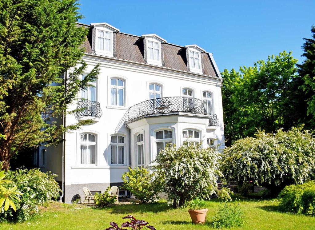 Hôtel Villa im Ostseebad Baabe Waldstraße 11 18586 Baabe