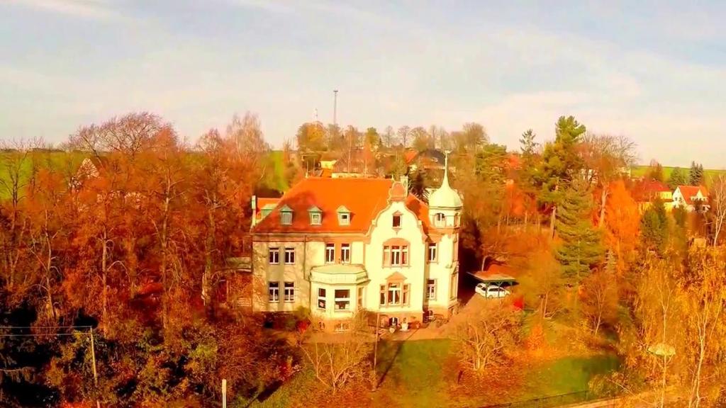 Hôtel Villa Markersdorf Hauptstr.70 09236 Claußnitz