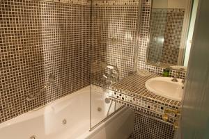 Hôtel Villa MARSAN - Maison Hervé-Martin GARRAPIT 21, avenue Armagnac 40190 Villeneuve-de-Marsan Aquitaine