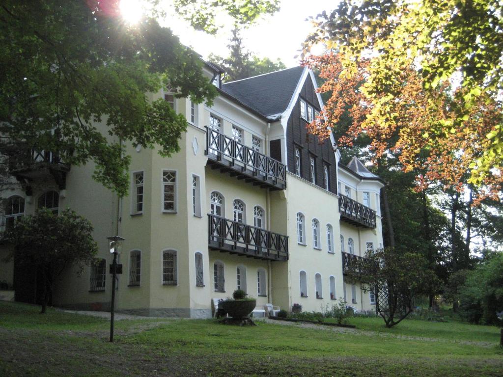 Hôtel Villa Wilisch An der Schlösselmühle 1 09439 Amtsberg
