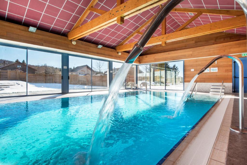 Hôtel Village vacances Chalet de la Haute-Joux 31 rue de paccaud, chalet de la haute joux 39250 Cerniébaud