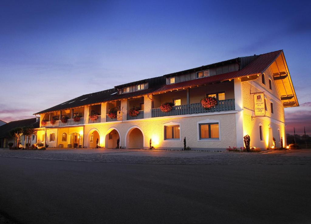 Vilstaler Hof Landgasthof & Hotel Andreasstr. 2, 94405 Rottersdorf