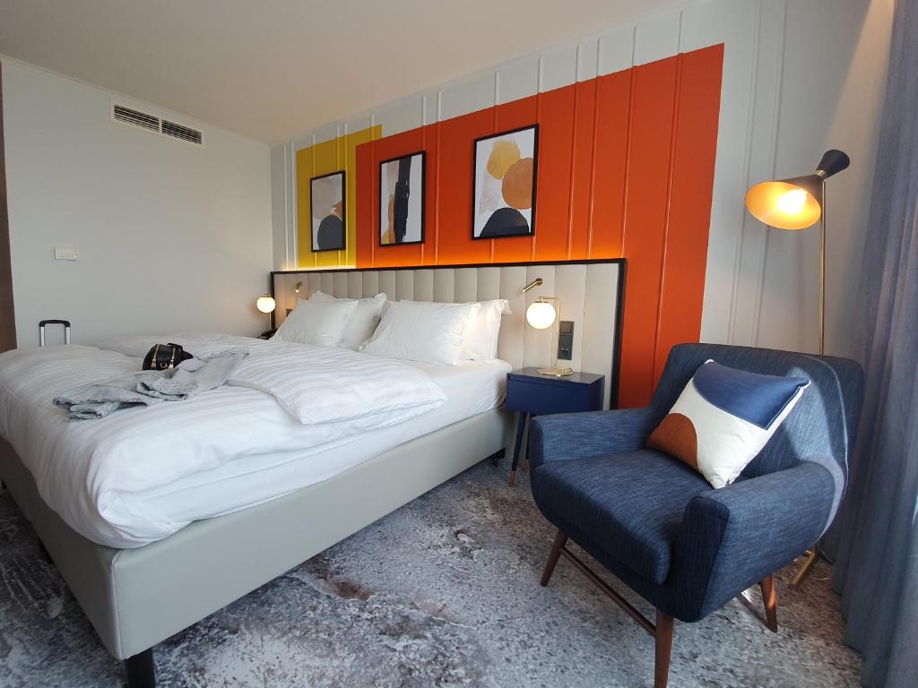 voco Dusseldorf Seestern, an IHG Hotel Fritz-Vomfelde-Strasse 38, am Seestern, 40547 Düsseldorf