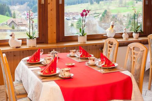Waldhotel Auerhahn B & B