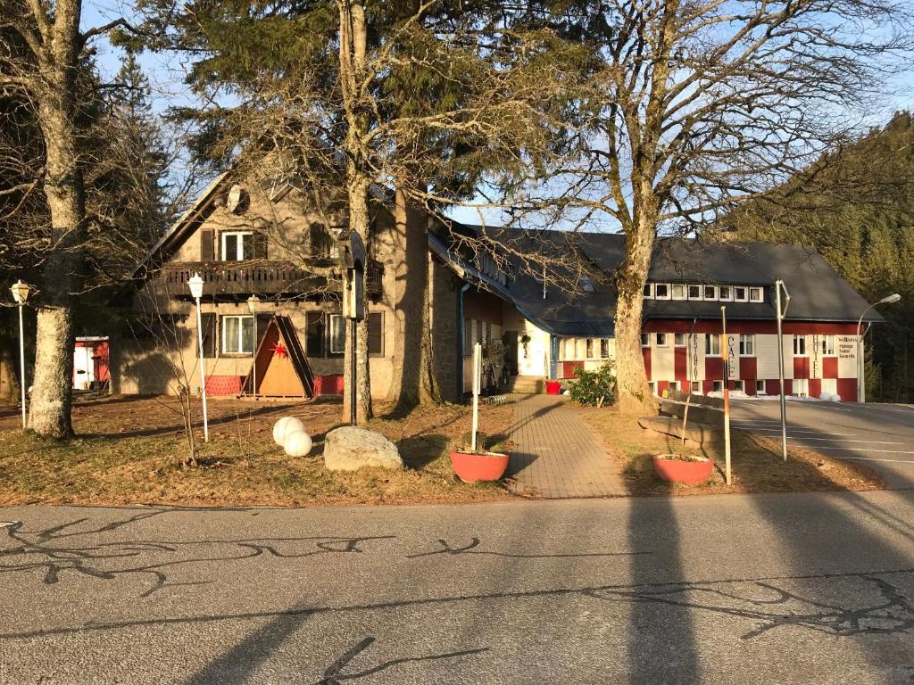 Waldhotel Auerhahn \ Hochkopf 1, 79674 Todtnau