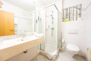 Hôtel Waldhotel Kurfürst Auf der Wacht 21 56759 Kaisersesch Rhénanie-Palatinat