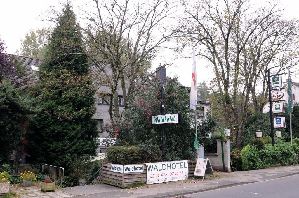 Hôtel Waldhotel Unterbach Rathelbeckstraße 319 40627 Düsseldorf