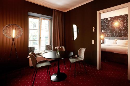 WDREI Hotel