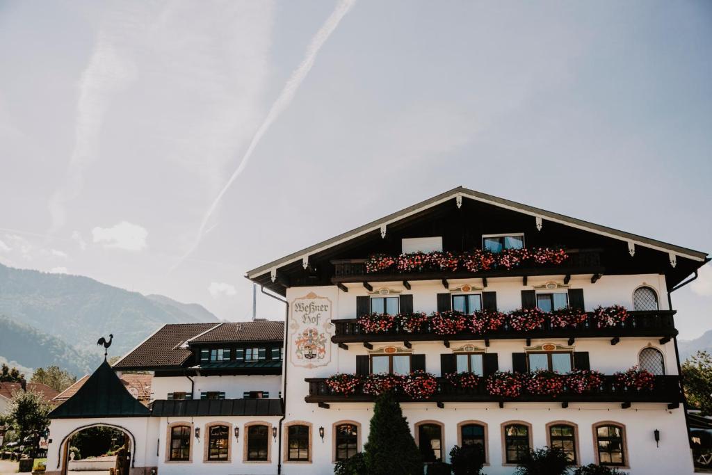 Weßner Hof Landhotel & Restaurant Pettendorf 11, 83250 Marquartstein