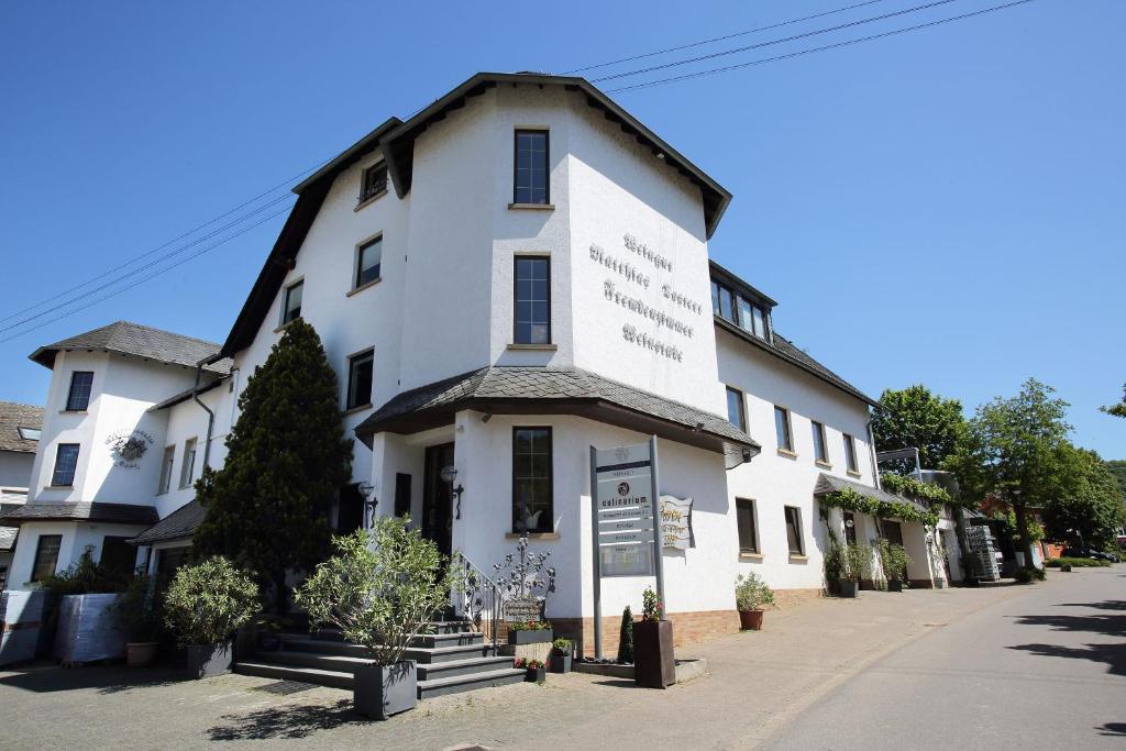 Hôtel Weingut Matthias Dostert / Culinarium Weinstr. 5 54453 Nittel