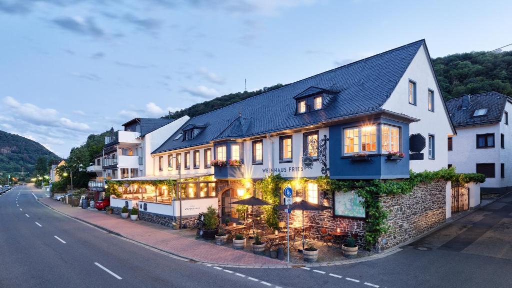 Weinhaus Fries Moselufer 14, 56332 Kattenes
