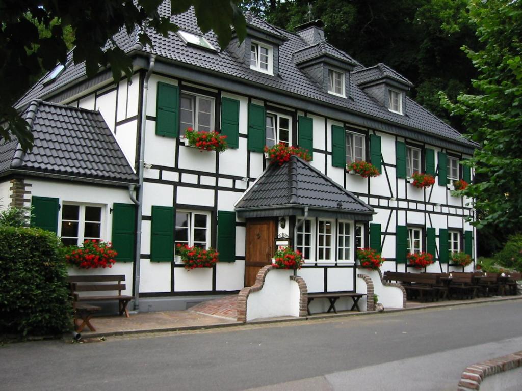 Hôtel Wißkirchen Hotel & Restaurant Am Rösberg 2 51519 Odenthal