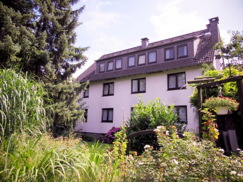Maison d'hôtes Hotel Zur Flora Landsberger Straße 87a, 45219 Essen