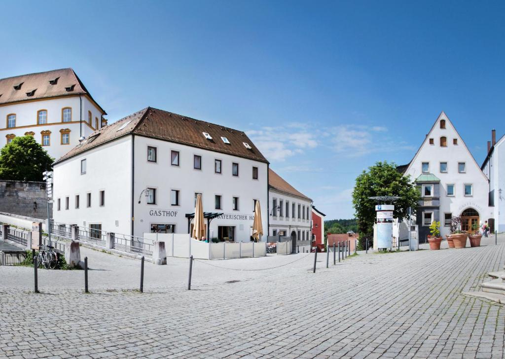 Hôtel Hotelgasthof Bayerischer Hof Luitpoldplatz 15/17, 92237 Sulzbach-Rosenberg