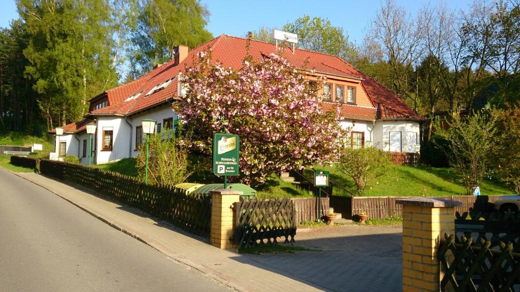 Maison d'hôtes Hotelpension Schwalbennest Fritz-Behn Straße 33-35, 17429 Benz