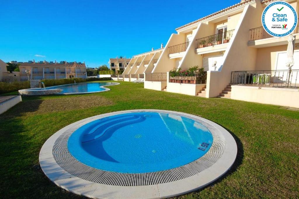 Maison de vacances House F São Rafael Beach - Free Wifi & Airco, NETFLIX ready - 300m from the beach Caminho da Praia Grande, 8200-123 Albufeira