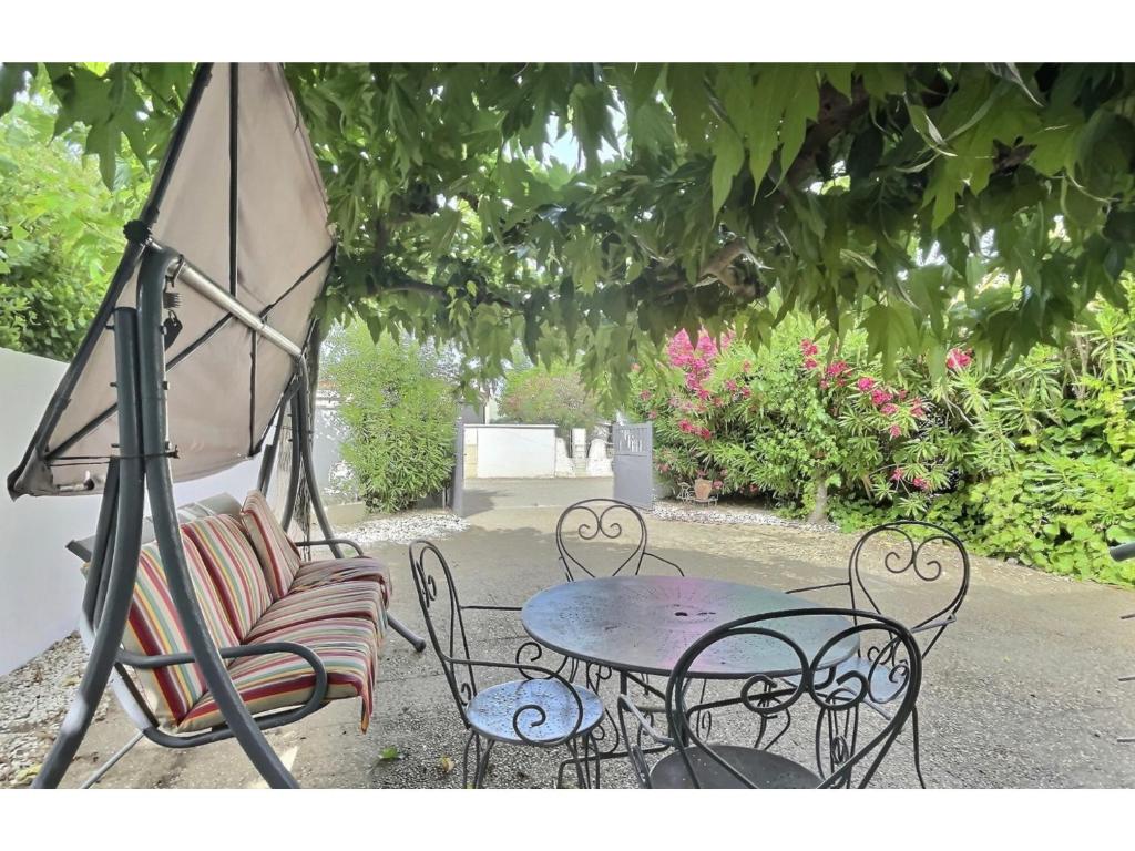 Maison de vacances House for 5 people 300m from the beach of Valras-plage 2 Impasse des Peupliers, 34410 Sérignan