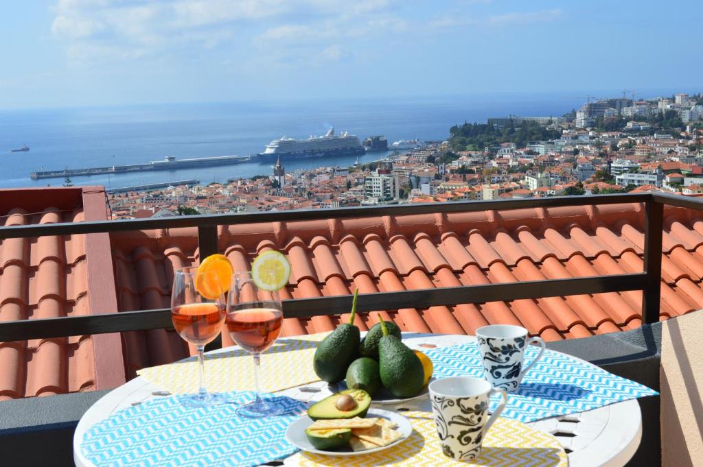 Maison de vacances House in Funchal with panoramic view 2-6 Rua do Doutor Sidónio Pais Nº8 G, 9050-067 Funchal