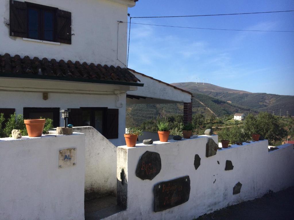 Maison de vacances House in quiet rural village with amazing views , 3330-068 Coimbra