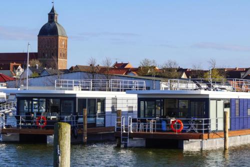 Houseboat Floating House \ Ribnitz-Damgarten allemagne