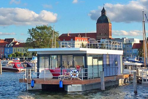 Houseboat Floating Houses Blue Active, Ribnitz-Damgarten Ribnitz-Damgarten allemagne