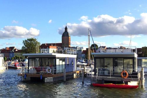 Bateau-hôtel Houseboat Floating Houses Blue Active, Ribnitz-Damgarten  Ribnitz-Damgarten