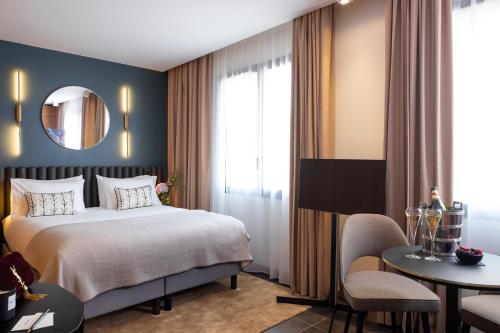 Hôtel Howard sur Seine - Asnieres Paris La Defense 39 quai du docteur dervaux Asnières-sur-Seine