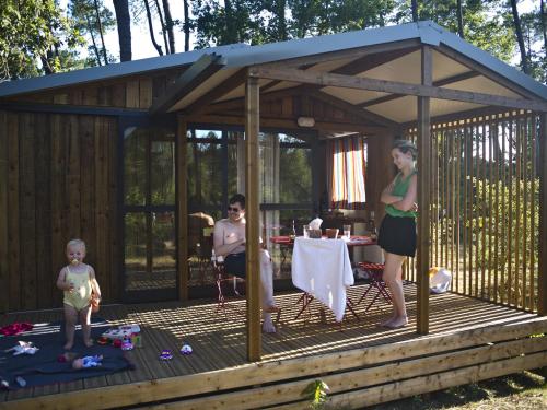 Camping Huttopia Beaulieu sur Dordogne Boulevard Rodolphe de Turenne Beaulieu-sur-Dordogne