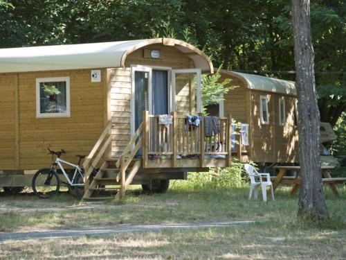 Huttopia Beaulieu sur Dordogne Beaulieu-sur-Dordogne france