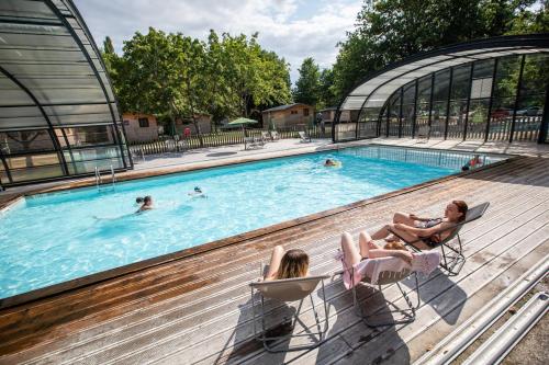 Camping Huttopia Les Châteaux 11 Rue Roger Brun Bracieux